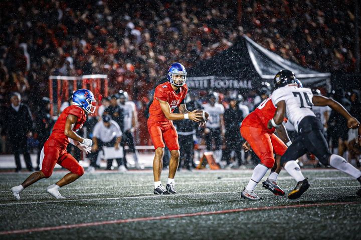 LAHS Quarterback Malachi Nelson threw for more than 300 yards and 4 touchdowns in win over Servite on Sept. 9. Photo by Marja